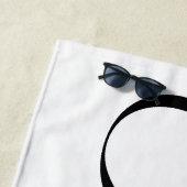 Serviette De Plage Mariée élégante en lettres noires (En situation)