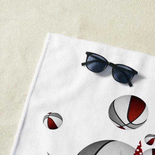 Serviette De Plage maroon gris basketballs stars filles monogrammed (En situation)