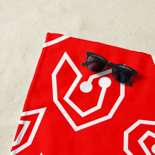 Serviette De Plage Mazes de la Saint Valentin blanche (En situation)