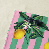 Serviette De Plage Mediterranean Lemons Pink Green Stripes Name (En situation)