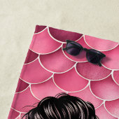 Serviette De Plage Messy Bun Fish Scales Tannée et Tipsy Nom personna (En situation)