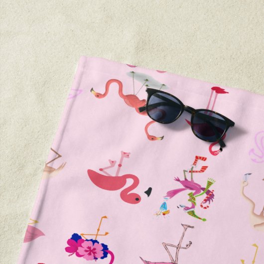 Serviette De Plage mignon modèle Flamingo été tropical Blush rose (En situation)