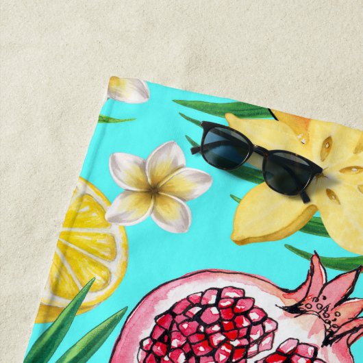 Serviette De Plage Mix-fruit tropical, fleurs et feuilles en bleu (En situation)
