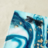 Serviette De Plage Moderne Bleu Or Chic Marbre Agate Monogramme Nom (En situation)
