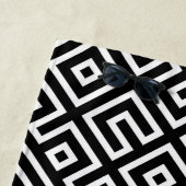 Serviette de plage moderne noir et blanc pour cade (En situation)