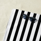 Serviette De Plage Moderne noir et blanc rayures motif élégant (En situation)