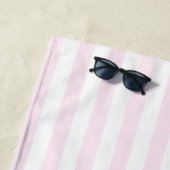 Serviette de plage moderne rose et bleue pour ente (En situation)