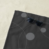 Serviette De Plage Moderne, simple, ludique, amusant motif de cercles (En situation)
