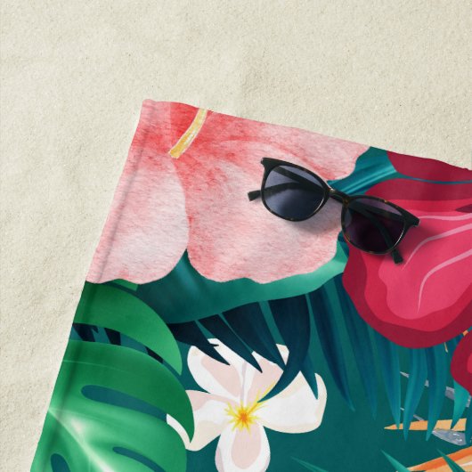 Serviette De Plage Moderne tropical Floral Monogram Beach Towne (En situation)