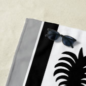 Serviette De Plage Momona Ananas Hawaiian rayé Tropical -Noir (En situation)