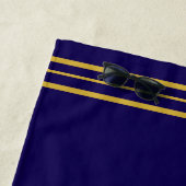 Serviette de plage Monogram Gold (En situation)