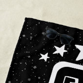 Serviette De Plage Monogram mignon Doodle Chien avec étoiles (En situation)