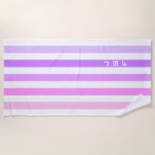 Serviette De Plage Monogramme à bandes verticales violettes et roses (Devant)
