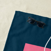 Serviette De Plage Monogramme bleu rose personnalisé (En situation)