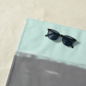 Serviette De Plage Monogramme Brush Strokes Colorée | (En situation)