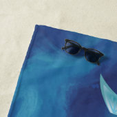 Serviette De Plage Monogramme d'aquarelle bleu tribal (En situation)