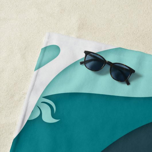Serviette De Plage Monogramme d'art Abstrait cool requin et tortue (En situation)