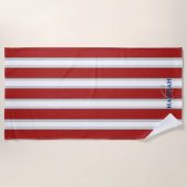 Serviette De Plage Monogramme de bande de cabane en rouge (Devant)