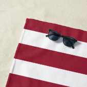 Serviette De Plage Monogramme de bande rouge coquille (En situation)