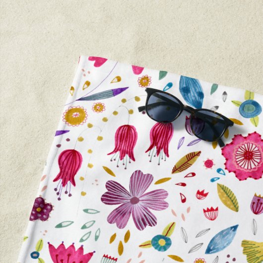 Serviette De Plage Monogramme de fleurs de haies d'aquarelle moderne (En situation)