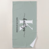 Serviette De Plage Monogramme de script vert sauge (Devant)