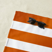 Serviette De Plage Monogramme Désert Orange et Blancs (En situation)