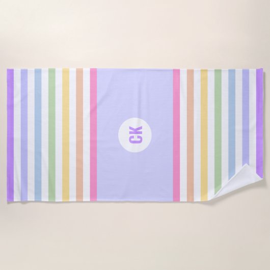 Serviette De Plage Monogramme en Blanc Cirque Pastel Arc-en-ciel rayu (Devant)