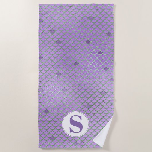 Serviette De Plage Monogramme Éscaliers de sirènes pourpres et vertes (Devant)