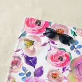 Serviette De Plage Monogramme floral du saumon jaune (En situation)