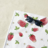Serviette De Plage Monogramme fraise à l'aquarelle (En situation)