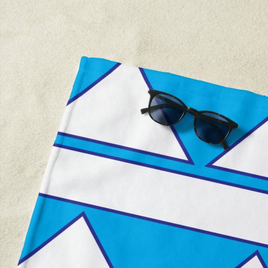 Serviette De Plage Monogramme géométrique triangulaire (En situation)