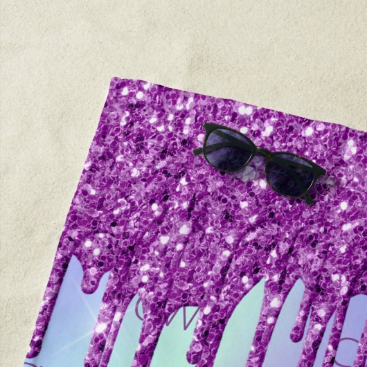 Serviette De Plage monogramme holographique rose parties scintillant  (En situation)