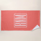 Serviette De Plage Monogramme initial | Blanc Sur Le Corail (Devant)
