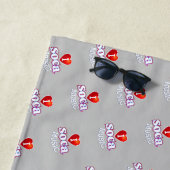 Serviette De Plage MONOGRAMME J'AIME SOCA sur GRIS (En situation)