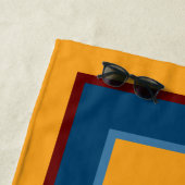 Serviette De Plage Monogramme jaune et rouge Abstrait (En situation)
