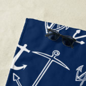 Serviette De Plage Monogramme marine Ancre bleue Maison de plage (En situation)