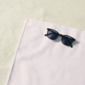 Serviette De Plage Monogramme minimal initial et nom Pastel rose (En situation)