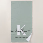 Serviette De Plage Monogramme moderne Sage vert (Devant)