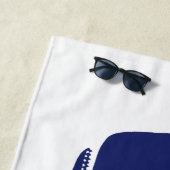 Serviette De Plage Monogramme nautique de timbre-poste de baleine (En situation)