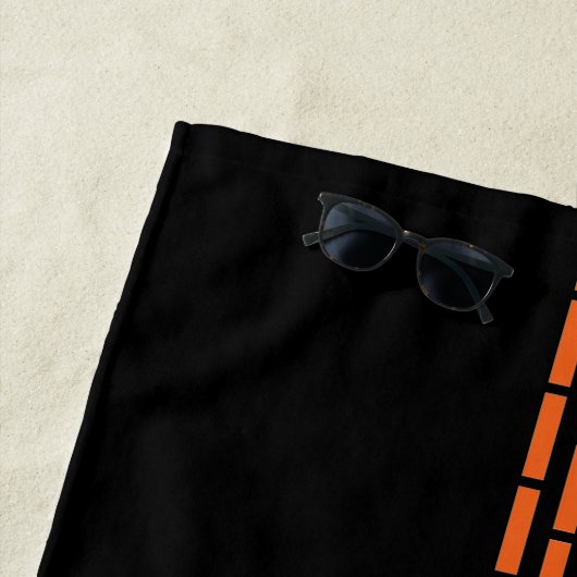Serviette De Plage Monogramme noir blanc orange Motif rayé (En situation)