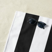 Serviette De Plage Monogramme noir et blanc (En situation)