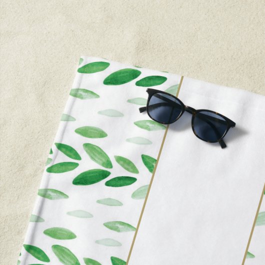 Serviette De Plage Monogramme or Aquarelle botanique Verdure Mariage (En situation)