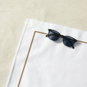 Serviette De Plage Monogramme or moderne blanc élégant (En situation)