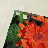Serviette De Plage Monogramme Orange Daisy Photo (En situation)