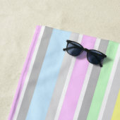 Serviette De Plage Monogramme Pastel Stripes et Popsicles (En situation)
