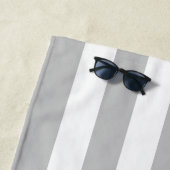 Serviette De Plage Monogramme personnalisé moderne (En situation)