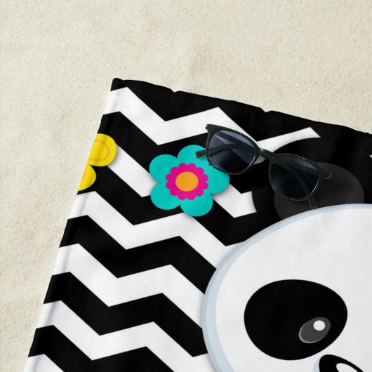 Serviette De Plage Monogramme personnalisé Panda Bear (En situation)