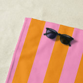 Serviette De Plage Monogramme personnel rétro esthétique rose orange (En situation)