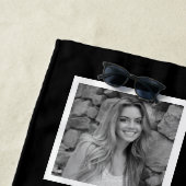 Serviette De Plage Monogramme photo noir et blanc (En situation)