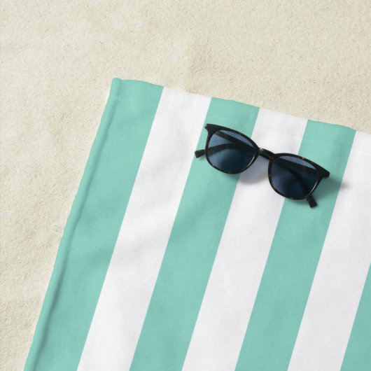 Serviette De Plage Monogramme simple et moderne d'Aqua Stripes (En situation)
